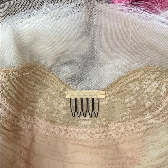 Elegant White Wavy Hair Wig - Picture 6 of 6